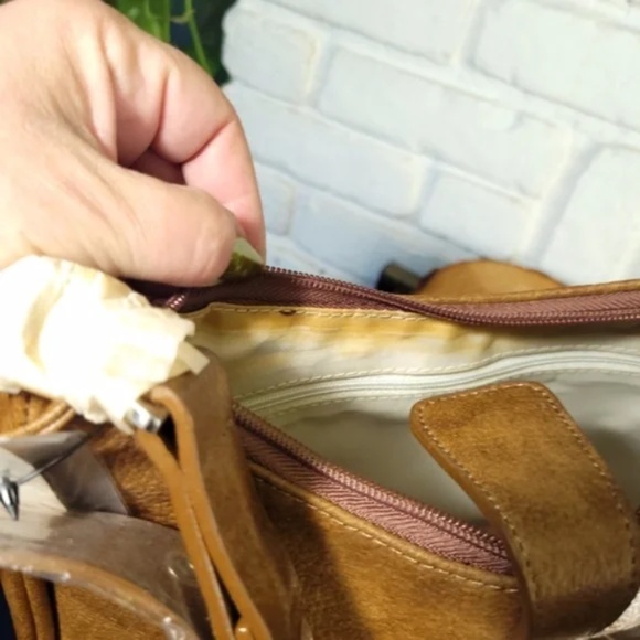 NEW Front Lock Detail Tan Shoulder Bag - Picture 3 of 10